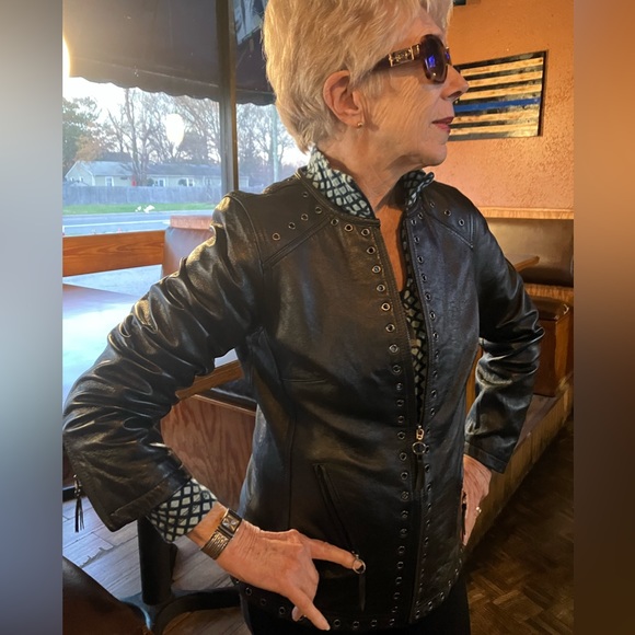 Black Glove-soft Leather Riveted Bikerlike Jacket, XS. Stunning, highest quality - Picture 4 of 9